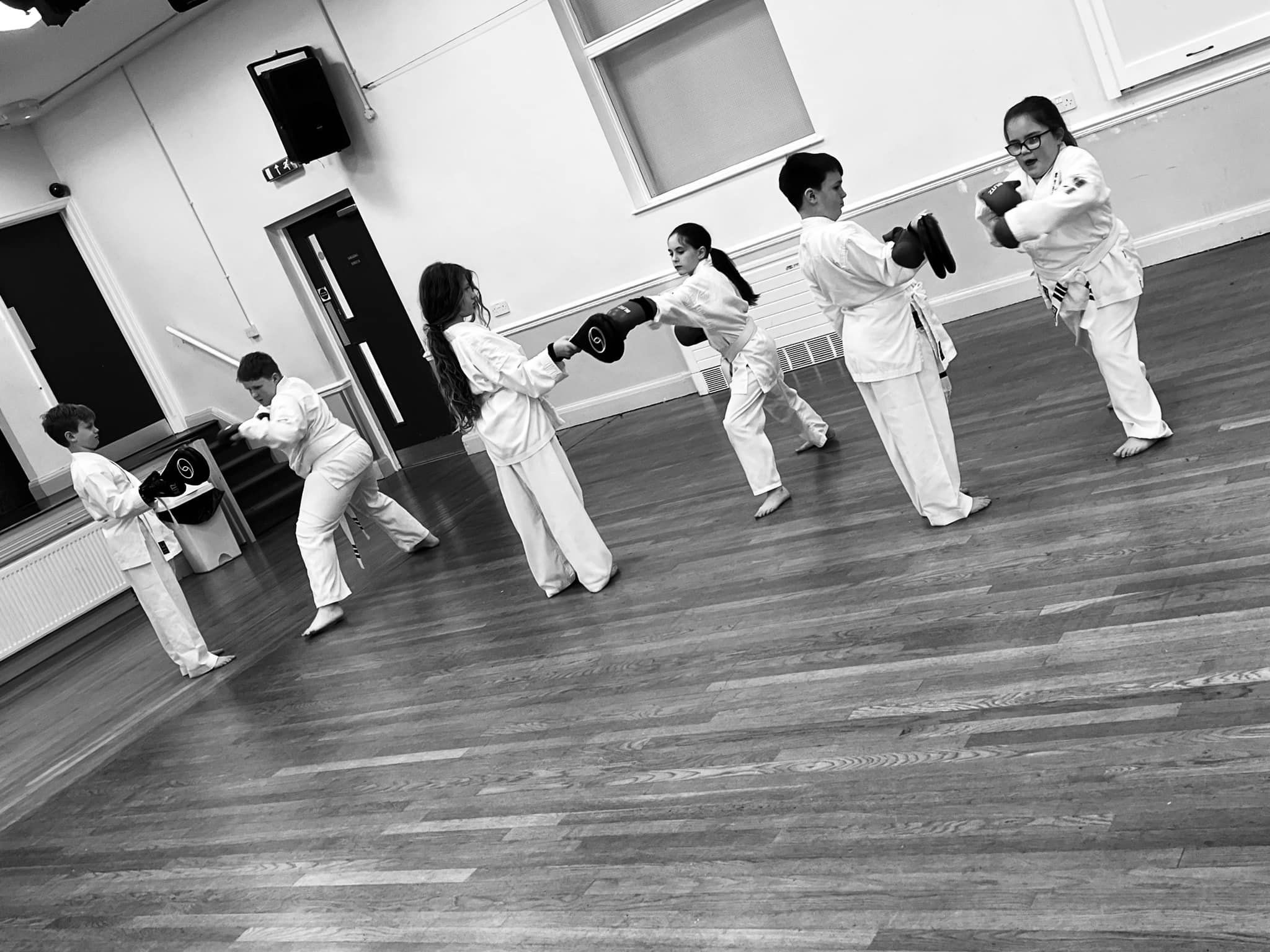 //hkkw.co.uk/wp-content/uploads/2018/02/003-Kids-padwork.jpg